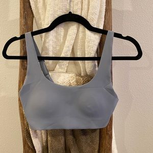 In alignment straight strap bra